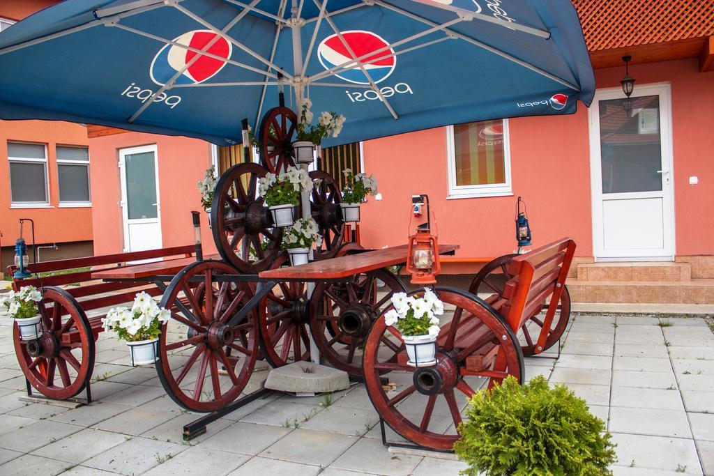 Picnic Panzio Bed & Breakfast Lunca de Sus ภายนอก รูปภาพ