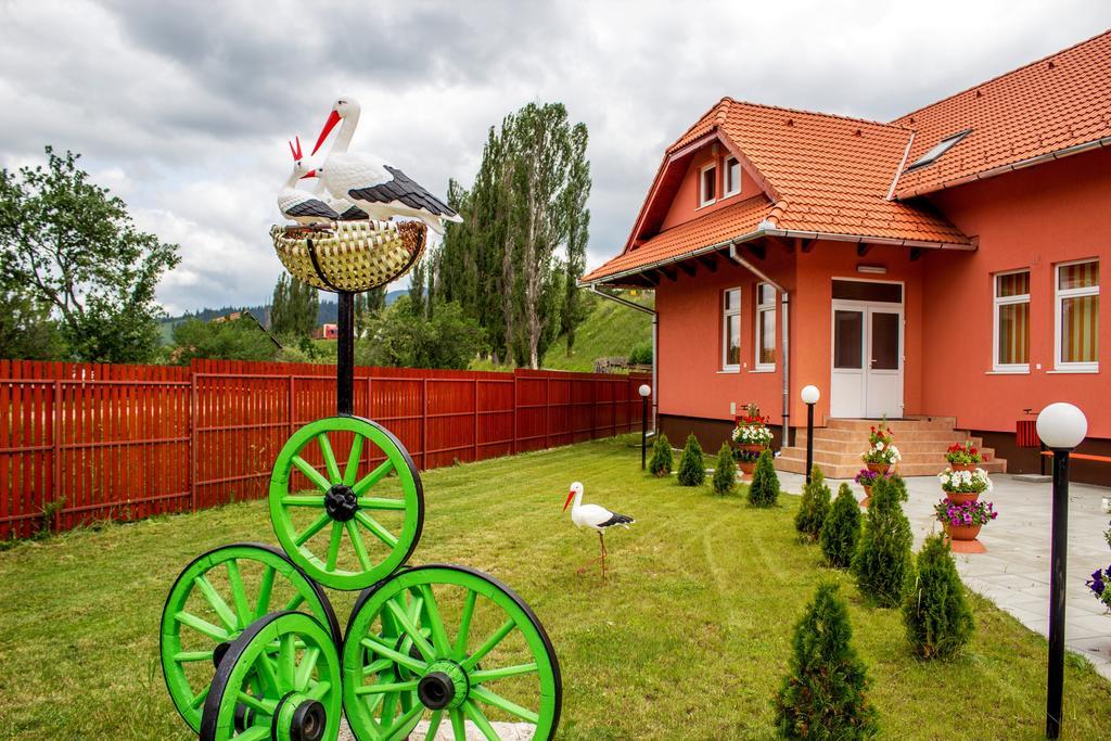 Picnic Panzio Bed & Breakfast Lunca de Sus ภายนอก รูปภาพ