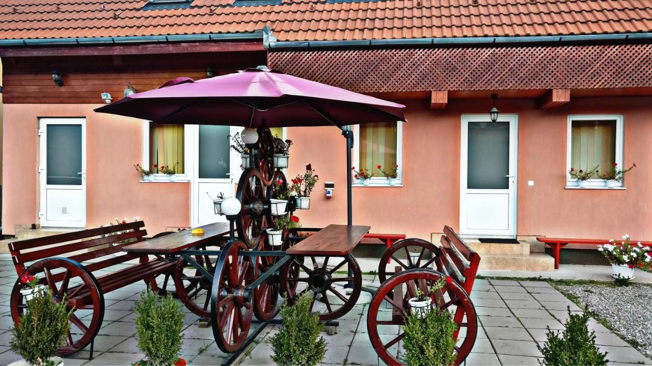 Picnic Panzio Bed & Breakfast Lunca de Sus ภายนอก รูปภาพ