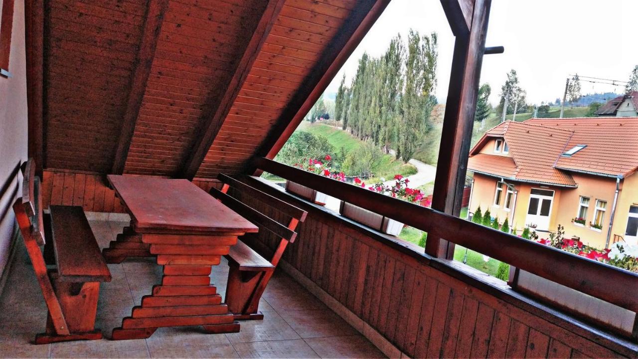 Picnic Panzio Bed & Breakfast Lunca de Sus ภายนอก รูปภาพ