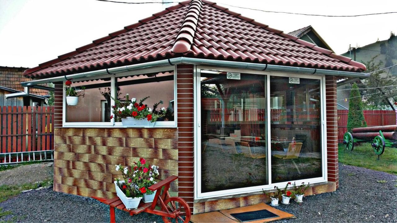 Picnic Panzio Bed & Breakfast Lunca de Sus ภายนอก รูปภาพ